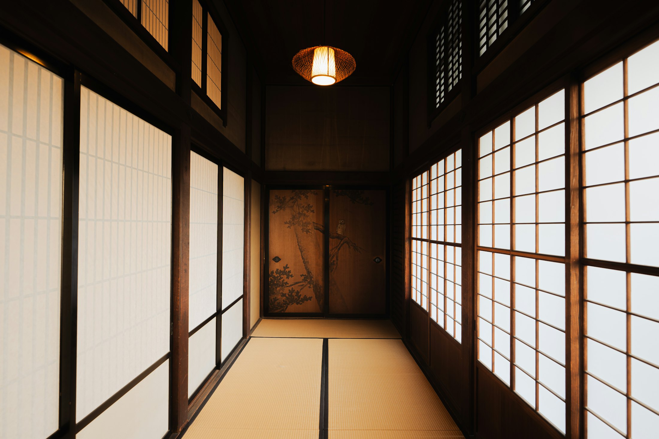 丸窓と床の間がある和室