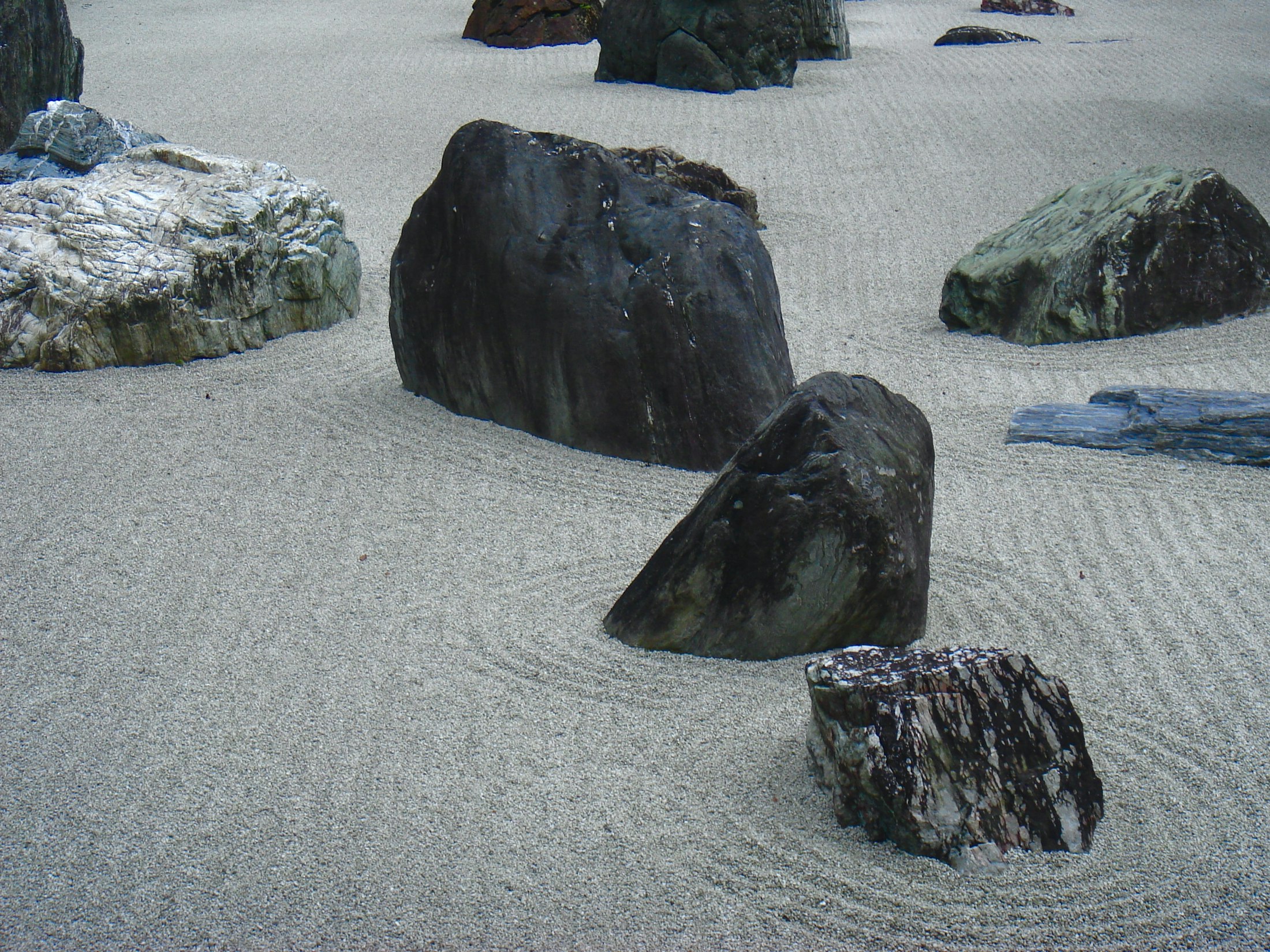 山並みを眺める丸い露天風呂